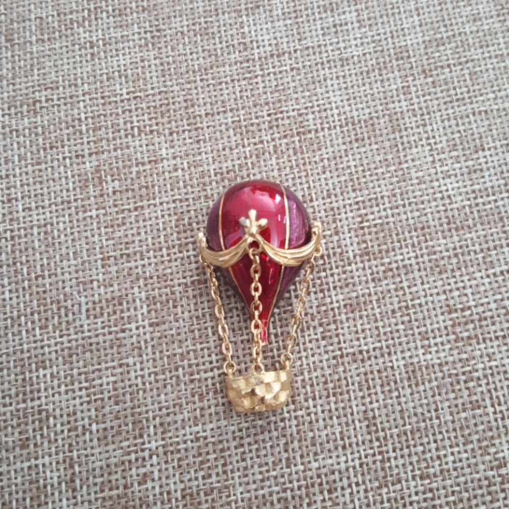 Joan Rivers balloon and basket brooch